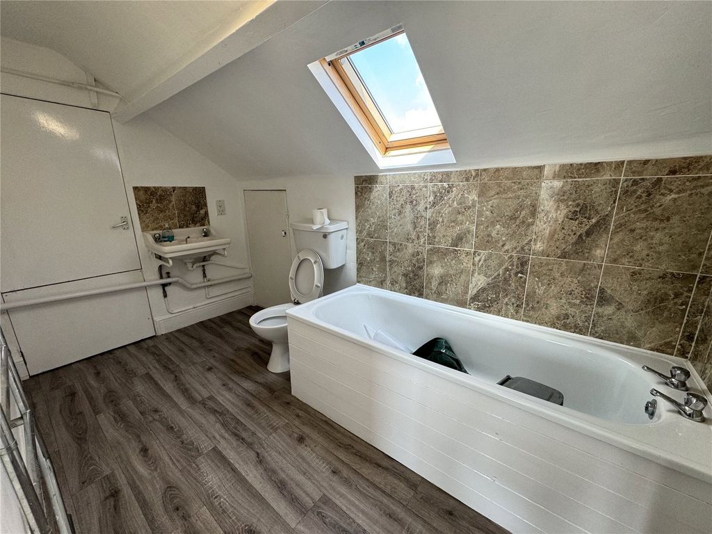 Property photo 3 of 8 Picture No. 13