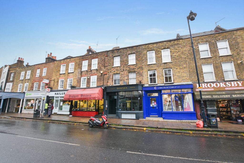 Property photo 1 of 11 01-93d8Gcdan - 74 Highgate High St - Exterior -Ori