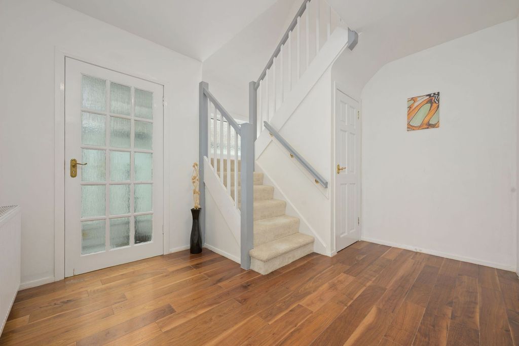 Property photo 3 of 28