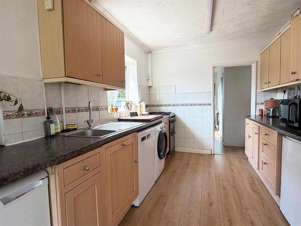 Property photo 3 of 22 FM Kit3.Jpg