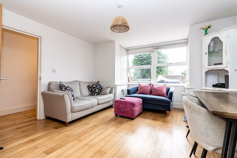 Property photo 2 of 11 .