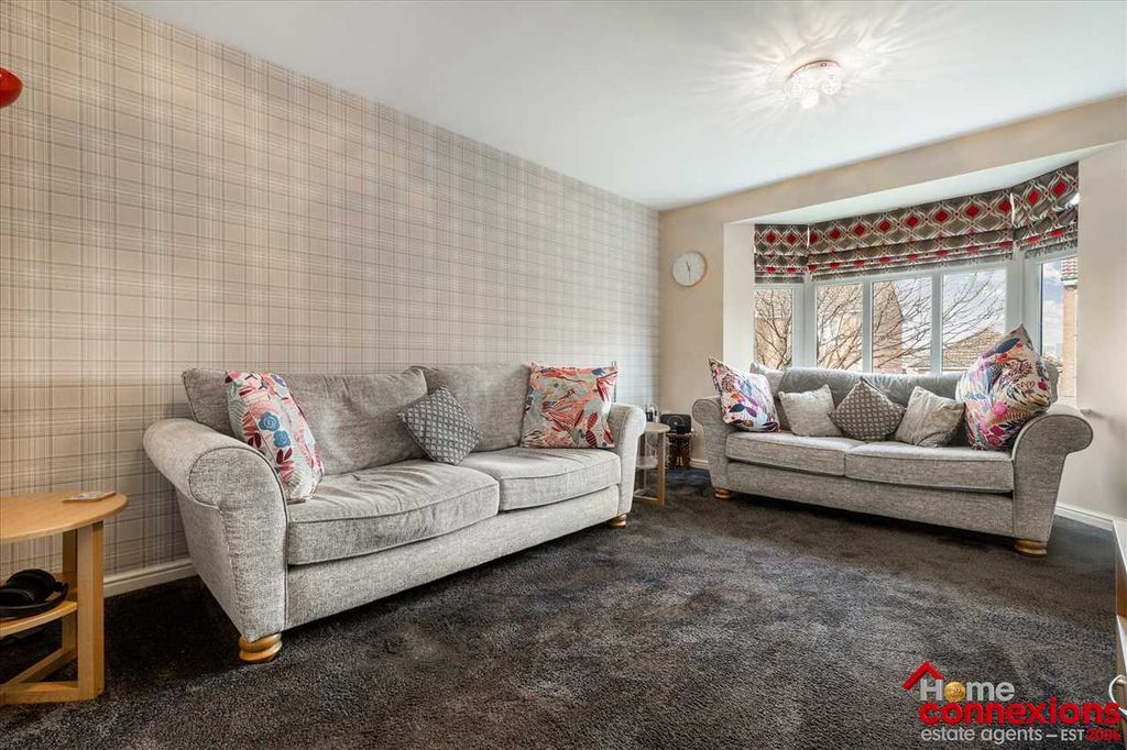 Property photo 2 of 31 Lounge (1)