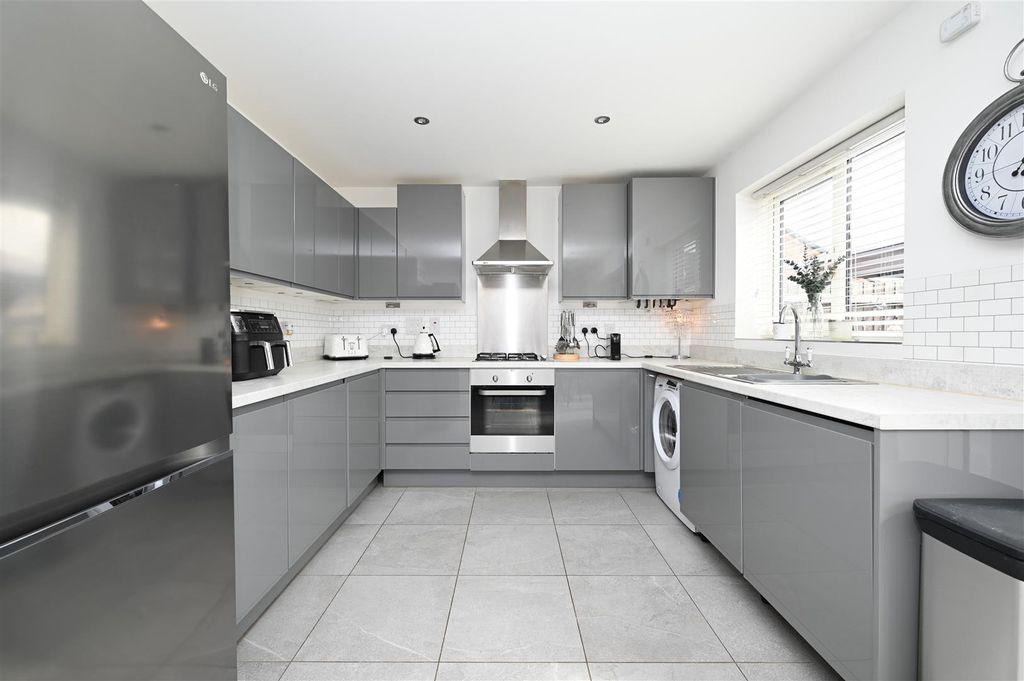 Property photo 3 of 20 Kitchen/Diner
