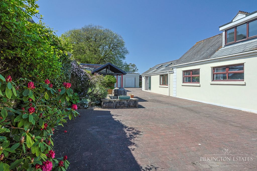 Property photo 2 of 16 5092243