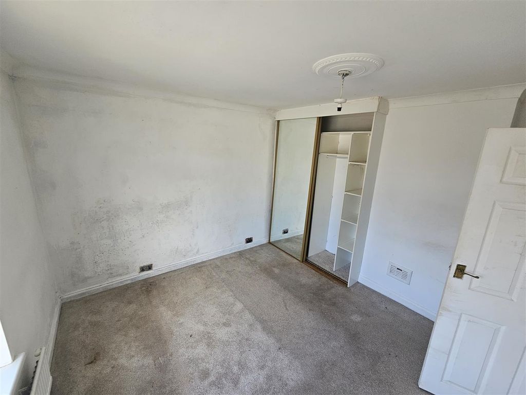 Property photo 2 of 6 Bedroom One