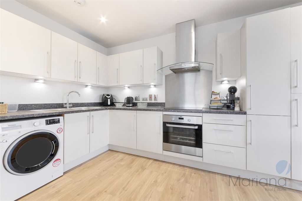 Property photo 3 of 14 Kitchen