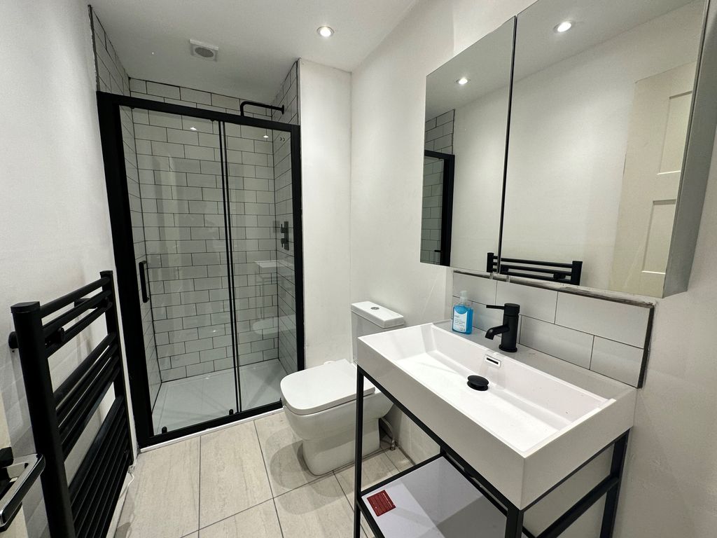 Property photo 3 of 8 Bathroom