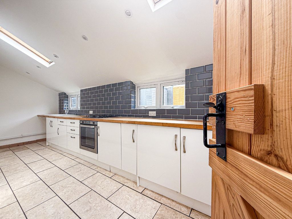 Property photo 2 of 16 4282043