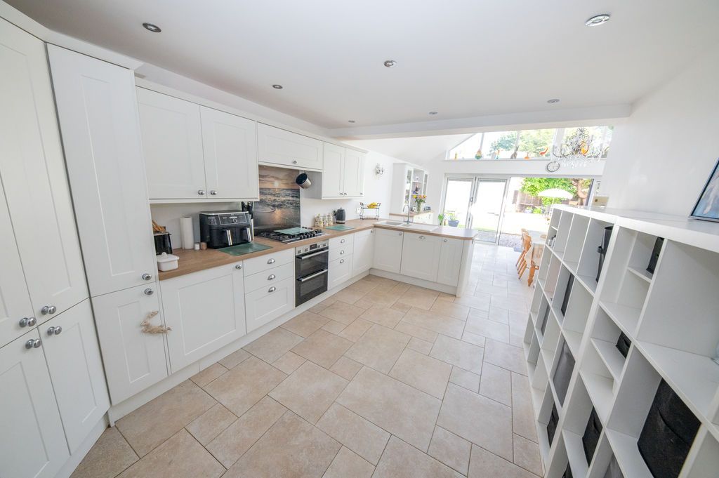 Property photo 3 of 18 Photo 10