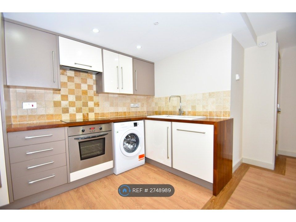 Property photo 2 of 8 Kitchen