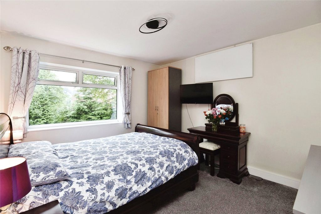 Property photo 2 of 18 Picture No. 15