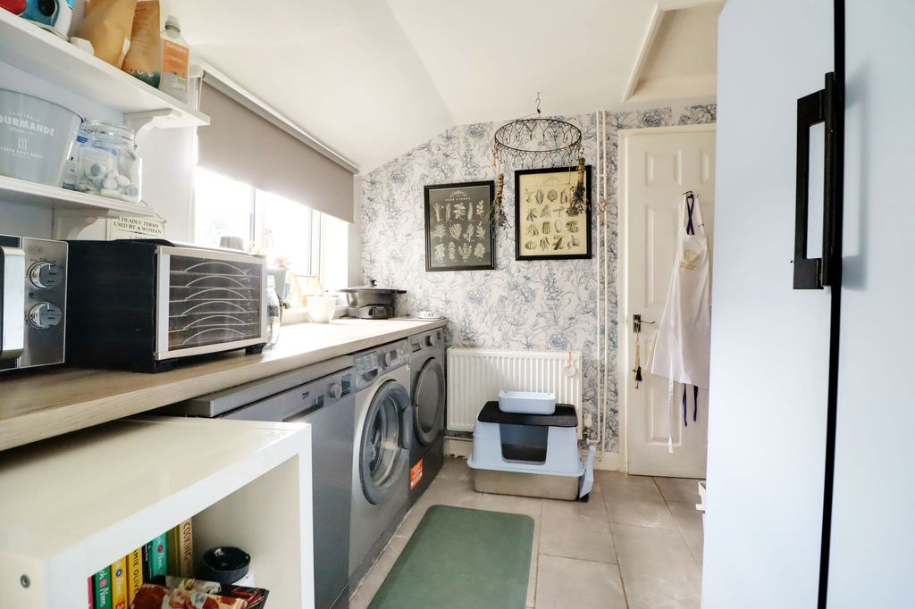 Property photo 3 of 23