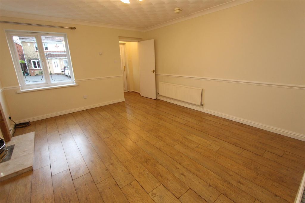 Property photo 3 of 9 002.Jpg