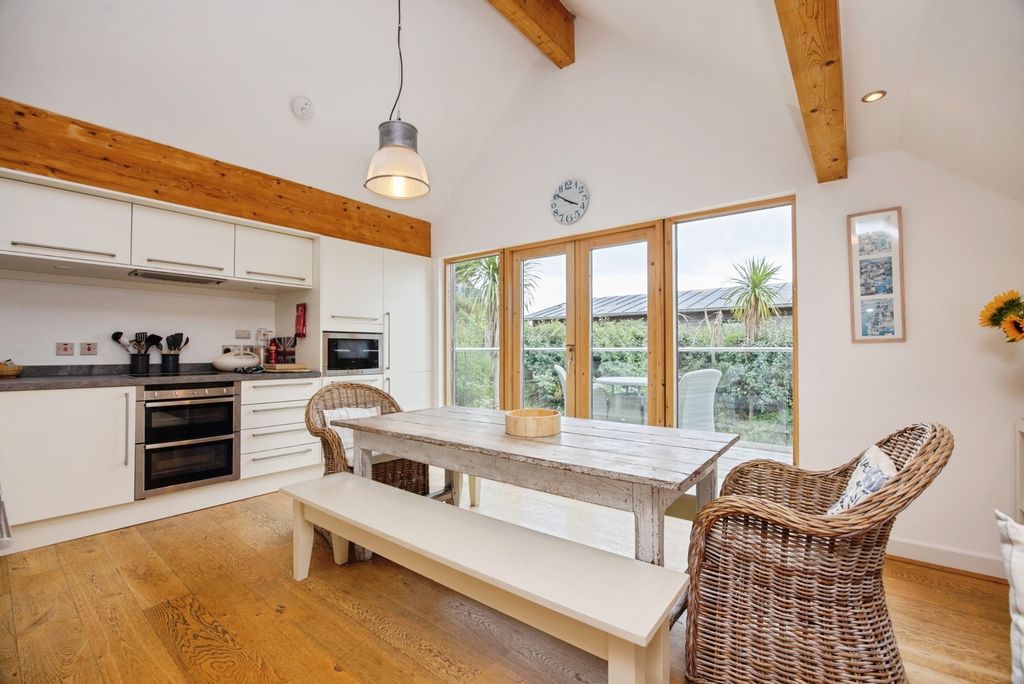 Property photo 3 of 40 Pbox-Img.Jpg
