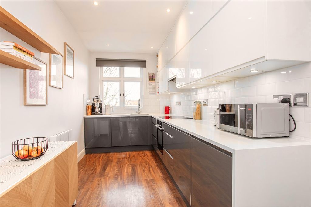 Property photo 2 of 18 Kitchen