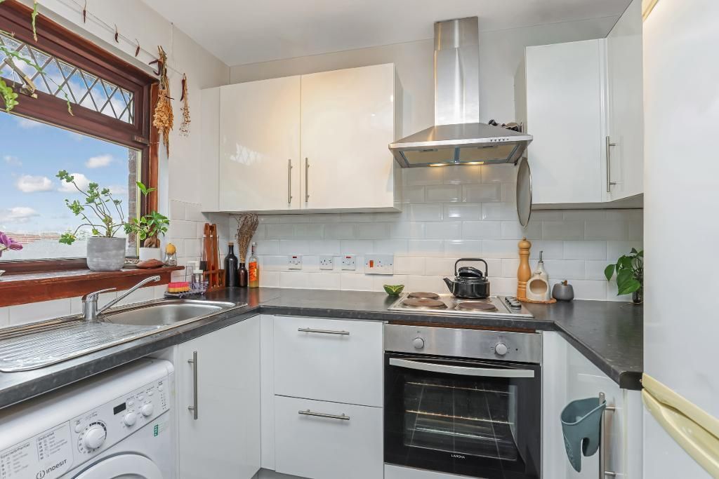 Property photo 3 of 20 Kitchen