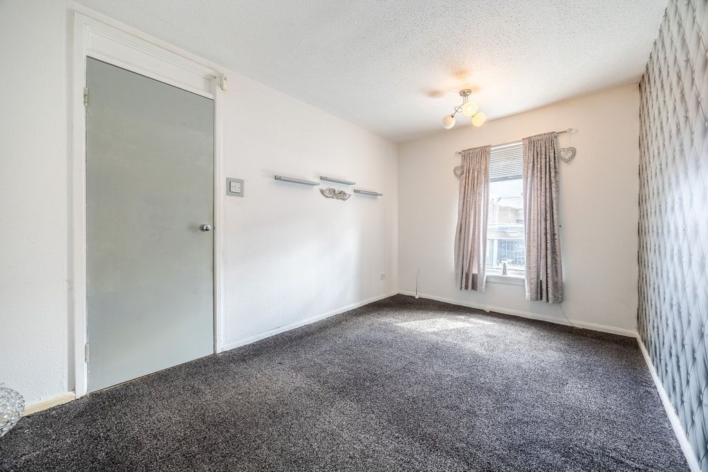 Property photo 2 of 32