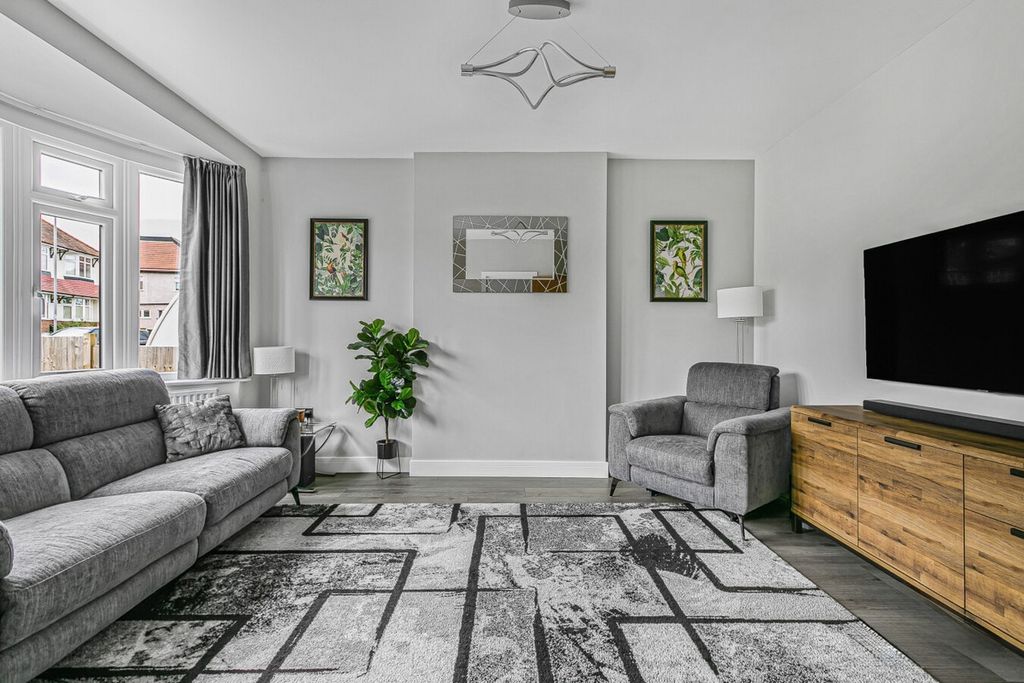 Property photo 3 of 24