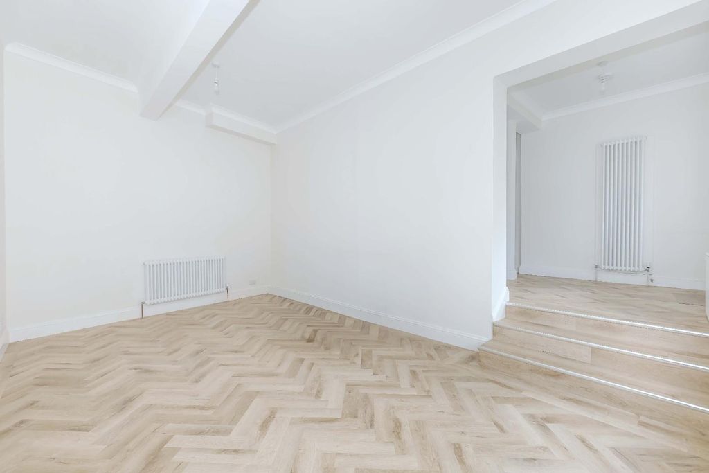 Property photo 2 of 20 Mortimer Mews.Jpg