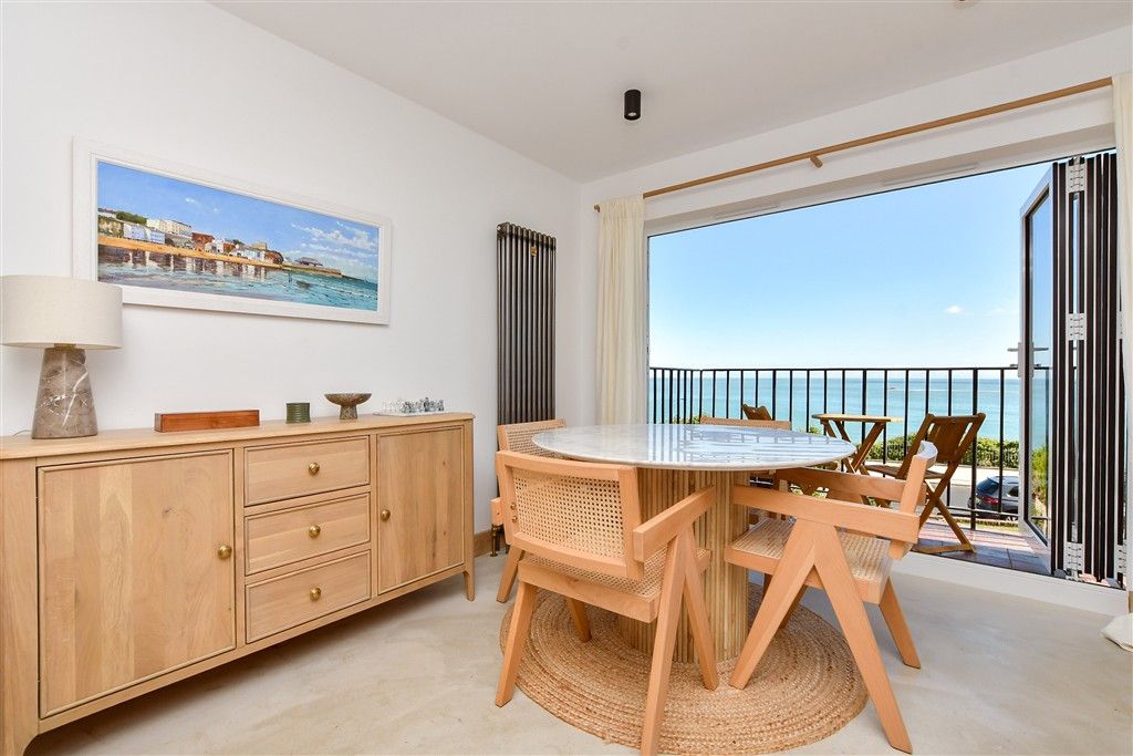 Property photo 2 of 14 Lounge/Diner