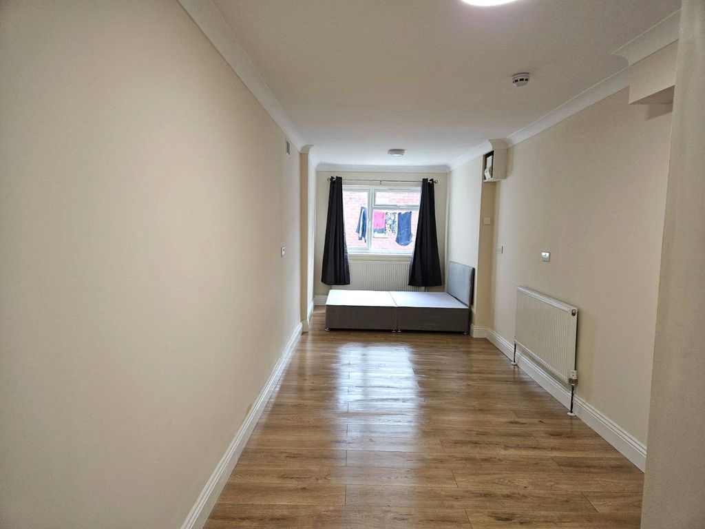 Property photo 1 of 22 Bedroom Five