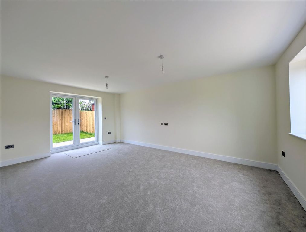Property photo 3 of 16 Living Room