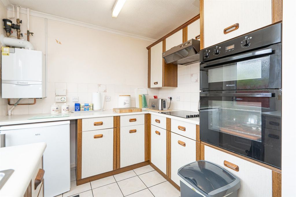 Property photo 3 of 22 Kitchen