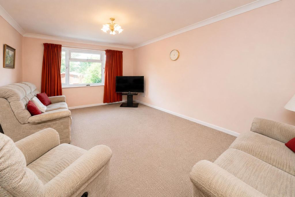 Property photo 3 of 11 Living Room