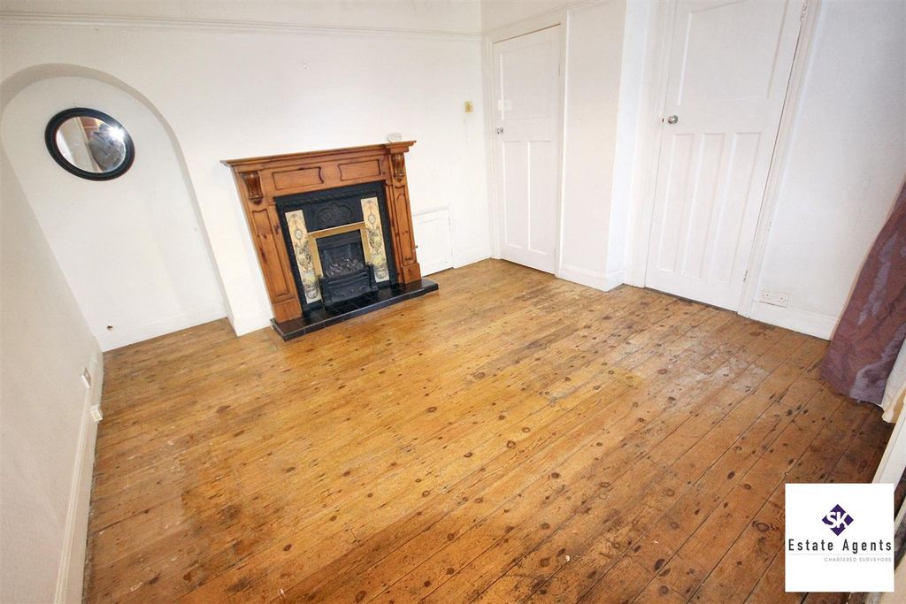 Property photo 3 of 17 Dining Room