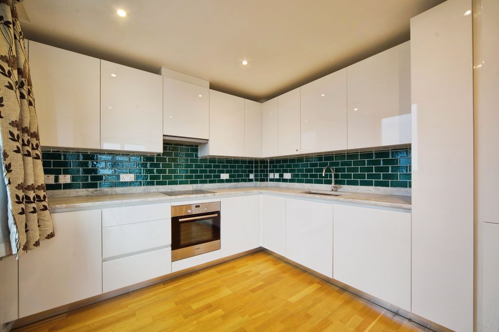 Property photo 3 of 18 Dsc_8057