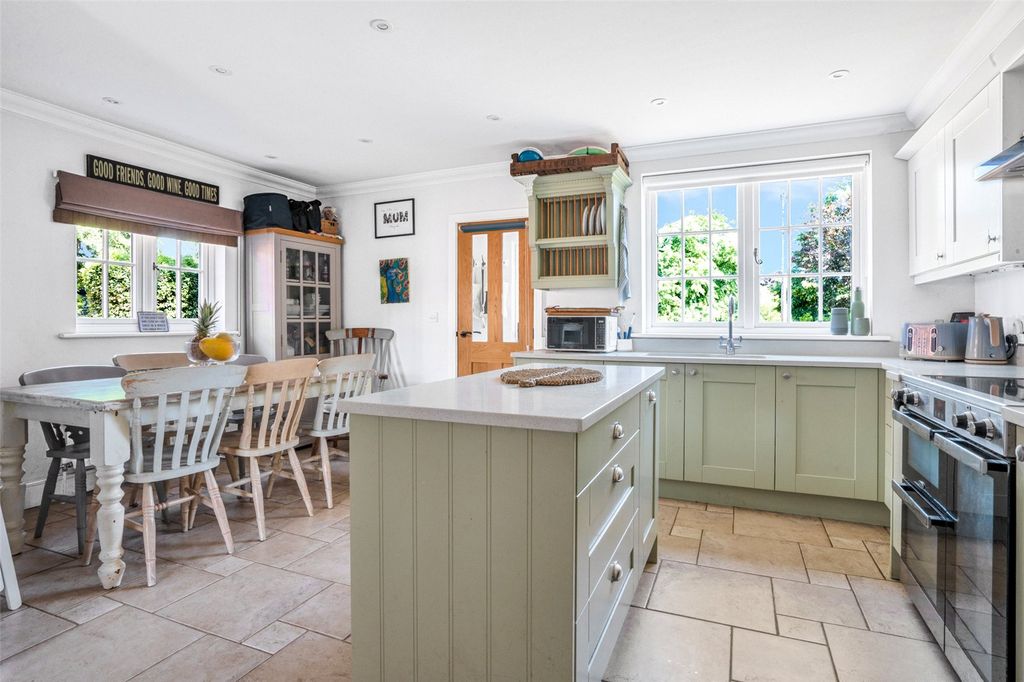 Property photo 3 of 17 Kitchen/Breakfast Rm
