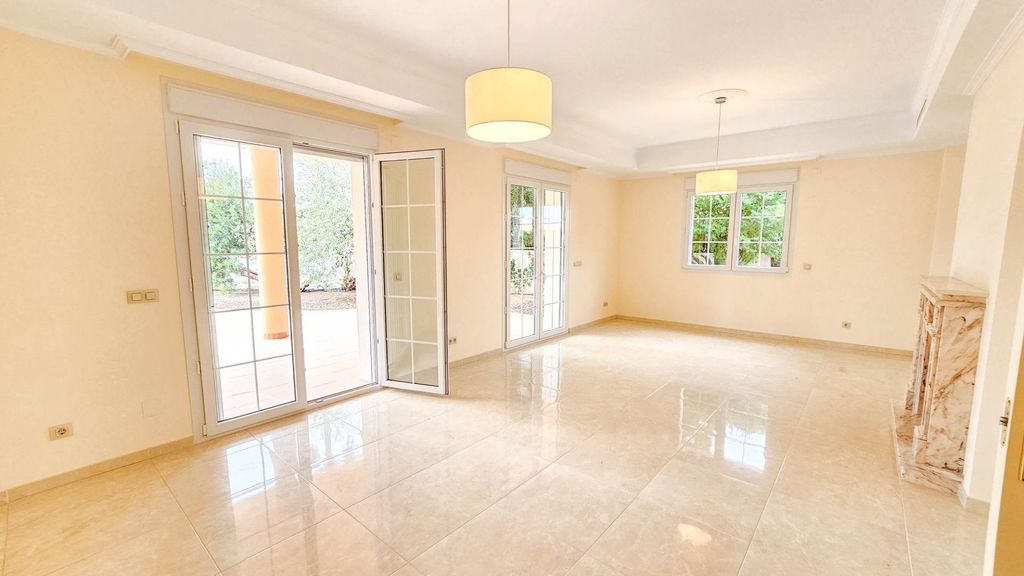 Property photo 2 of 50