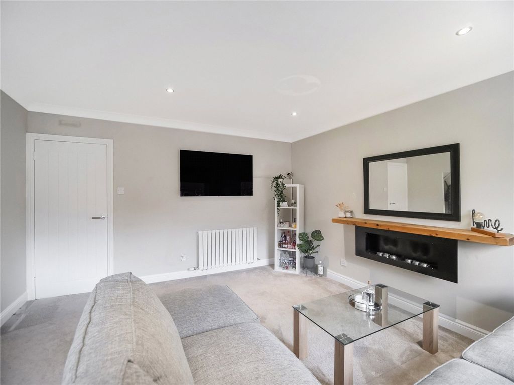 Property photo 3 of 13 Picture No. 02