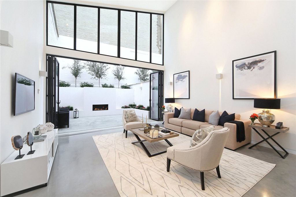 Property photo 1 of 14 Reception