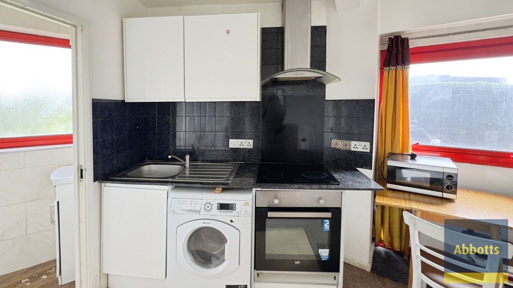 Property photo 1 of 3