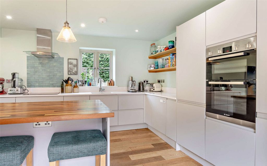 Property photo 3 of 19 Kitchen