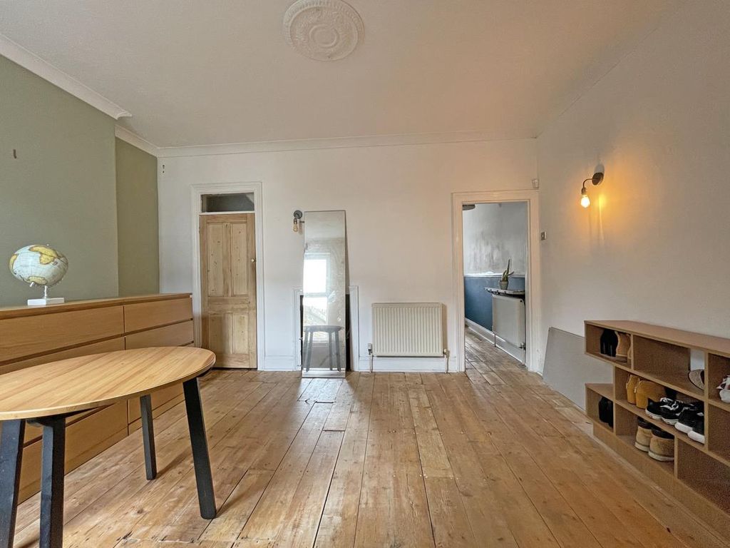 Property photo 3 of 15 Durban Road 22 - Dining Room Front.Jpg