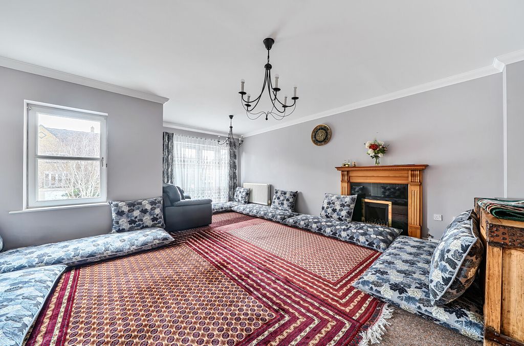 Property photo 2 of 14 Living Room