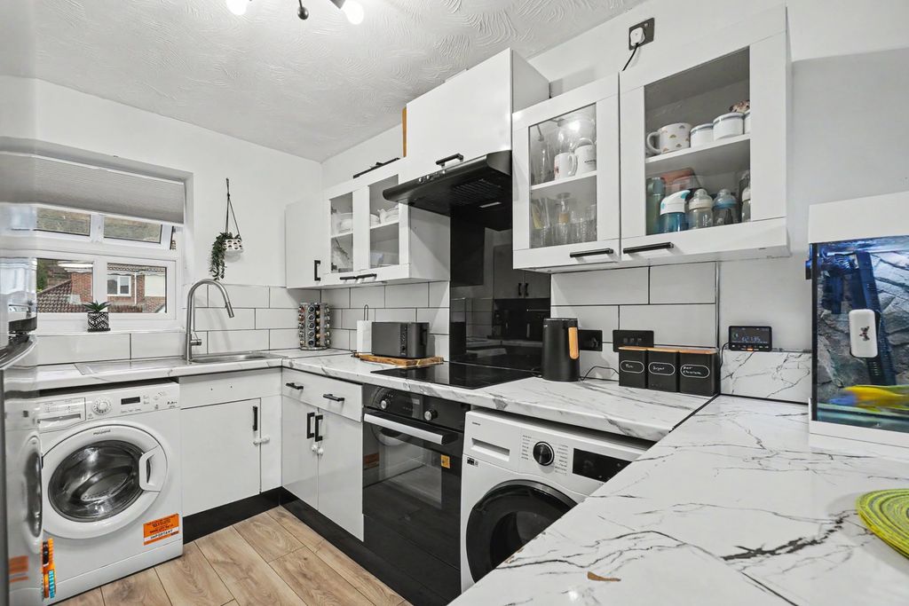 Property photo 3 of 43
