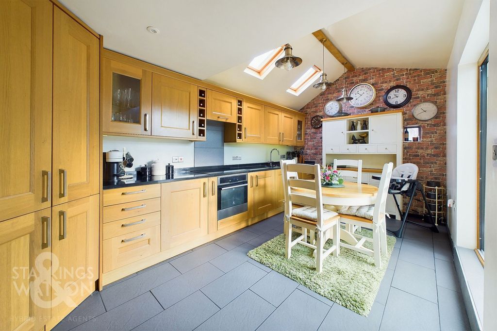 Property photo 1 of 27