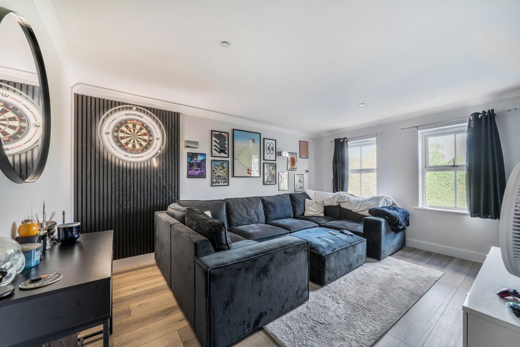 Property photo 2 of 12 15216396
