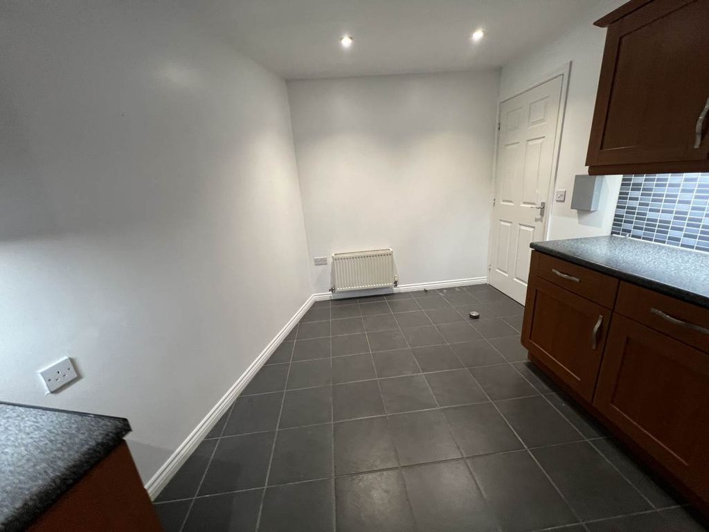 Property photo 3 of 17 Dining Area