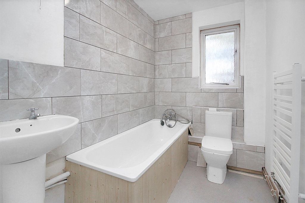 Property photo 2 of 5 Bathroom.Jpg