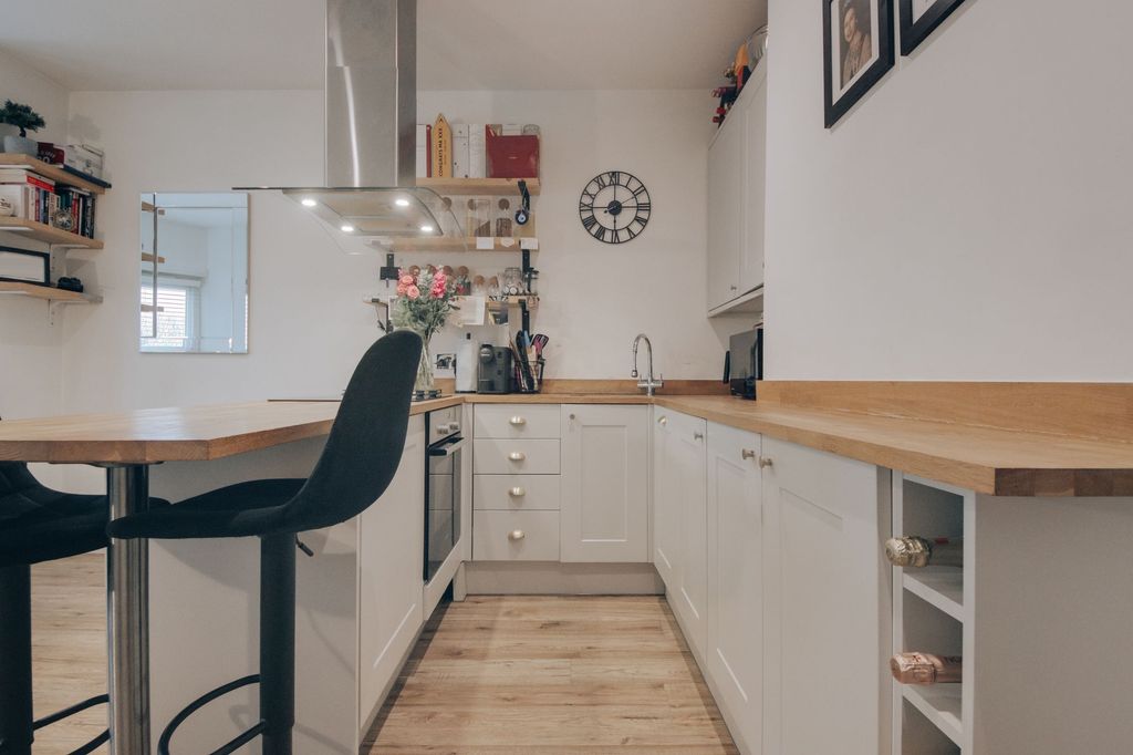 Property photo 3 of 6 Kitchen