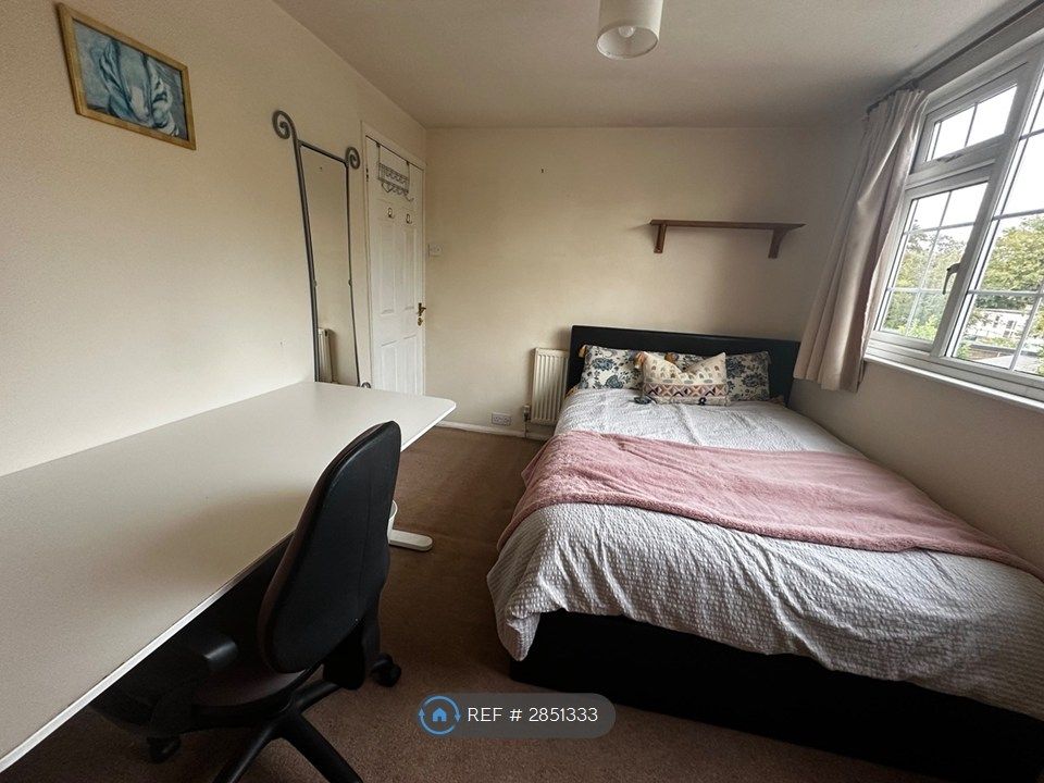 Property photo 2 of 10 £650 Double Room With Large Desk