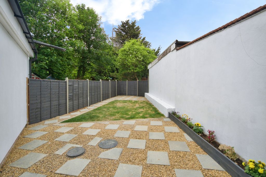 Property photo 3 of 20