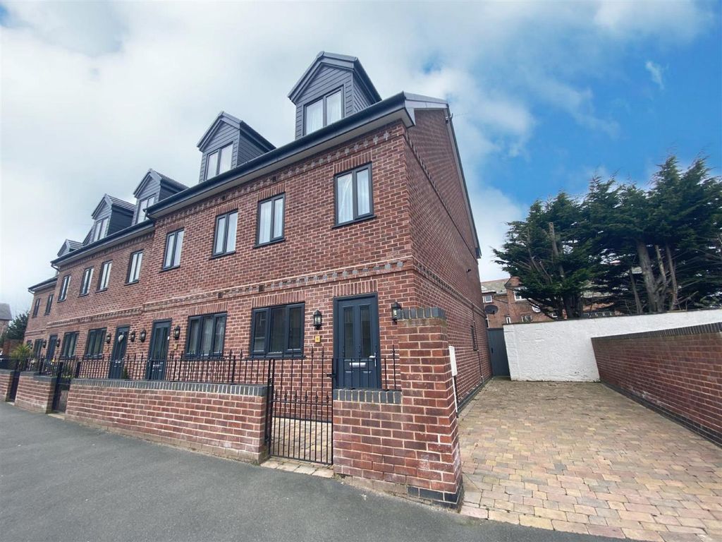 Property photo 1 of 30