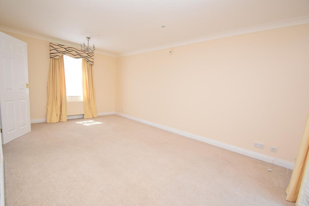 Property photo 2 of 11 Lounge View 1