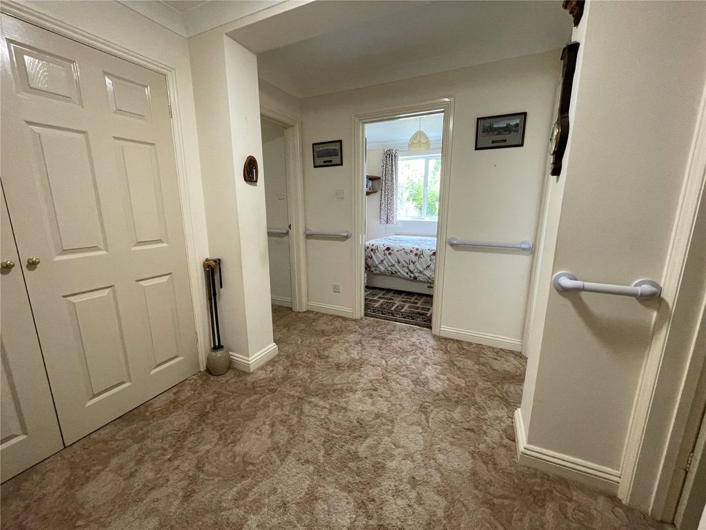 Property photo 2 of 11 Hall