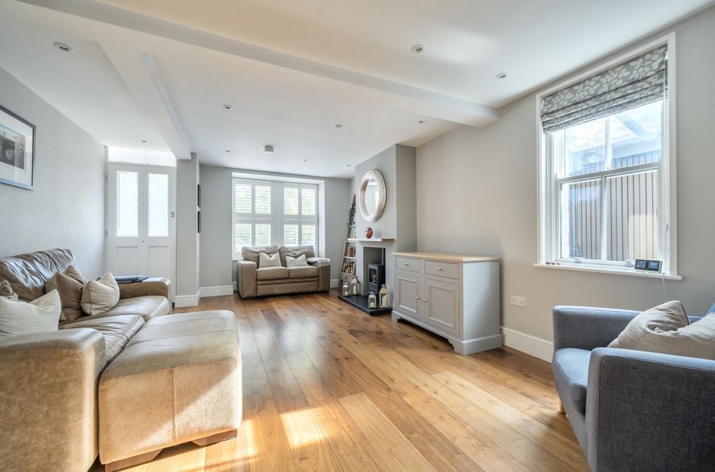 Property photo 3 of 15 1364508-7-68E516E...